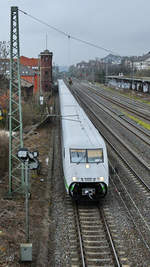 Ein ICE 2 (402 044) ist hier bei der Durchfahrt in Wuppertal-Unterbarmen zu sehen.