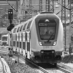 Ein von 146 574-9 geschobener IC 2 mit Ziel Dresden Hbf ist hier Mitte März 2021 bei der Durchfahrt in Wuppertal-Unterbarmen zu sehen.