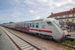 IC 2213  mit Steuerwagen „50 Jahre Intercity“, leider ohne die dazugehörige Werbelok, im Ostseebad Binz.