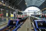 DB Fernverkehr Bombardier Traxx 147 574-8 mit IC Garnitur am 02.12.22 in Frankfurt am Main Hbf