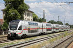 4010 601 ff durchfährt als IC 2066 (Nürnberg - Karlsruhe) den Bahnhof Roßtal, 24.06.2023