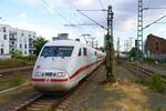 DB Fernverkehr ICE1 (401 xxx) in Frankfurt Süd am 17.07.23 von Bahnsteig aus fotografiert