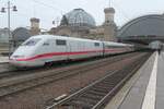 Ein Bild wie vor 40 Jahren mit 01 vor den damaligen Fernverkehrszügen; heutziútage, im November 2024 401 559 in Dresden Hauptbahnhof als ICE nach Frankfur-Main