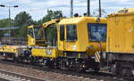 DB Netzinstandhaltung mit einem GAF 100 R  741 309  (D-DBMP 99 80 9423 132-8) am Haken von 203 305-8 + Beiwagen am 29.05.24 Höhe Bahnhof Schönefeld b.