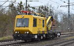 Ein GAF 100 R/H der DB Netz Instandhaltung ( 99 80 9436 025-7 D-DBMP ) am 29.11.24 Höhe Bahnhof Golm (Potsdam).