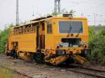 Die Einzelfehlerbeseitigungsmaschine ESM 661 der DB Netz Instandhaltung (97 43 52 001 17-2 Typ ESM - 08/275 Sprinter vom Hersteller Plasser & Theurer 1998/1115) am 24.