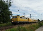 DB Netz Instandhaltung 111 059-2 mit Messzug bei Walluf am 29.06.16