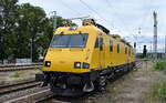 DB Netzinstandhaltung mit ihrem Entstör- und Instandhaltungsfahrzeug (EIO)  711 211  ( 99 80 9 136 013-6 D-DB ) am 03.07.24 Höhe Bahnhof Ruhland.