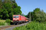 143 855 mit der S2 (Altdorf - Roth) bei Feucht-Moosbach, 19.05.2020