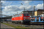 Die Diesellok 218 429 (DB) war am 24.02.2024 auf dem Heimweg von Niebüll nach Kempten, als sie in Würzburg die Grombühler Brücke passierte.