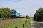 DB 245 213-4 fährt mit ihrem RE6 durch Tinnum auf Sylt und erreicht in Kürze den Zielbahnhof Westerland(Sylt).