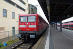 RE3  nach Falkenberg (Elster) steht abfahrbereit am Bahnsteig 1 in Stralsund.