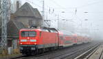 DB Regio AG, Region Nordost mit  112 185  (NVR-Nummer   91 80 6112 185-4 D-DB ) und dem RE3 Richtung Schwedt am 12.01.22 Berlin Buch.