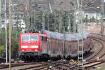 DB 111 212-7 bei der Einfahrt in den Düsseldorfer Hbf.