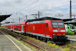 Abfahrt eines RE (gezogen von 146 121-9) am Hauptbahnhof Wanne-Eickel.