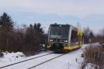 VT 672 909 der Burgenlandbahn am Bahnbergang Weienfels-West Richtung Zeitz fahrend, 06.12.2010