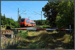 Als Testfahrt rollt 442 625 der DB Regio am 24.07.2022 durch den Ortsteil Lengefeld bei Bad Kösen.