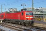 Es gibt Lokomotiven, die hat man jahrzehntelang links liegen gelassen, doch jetzt fotografiert man sie vermehrt; DB 143 568 vor einem Zug der S-Bahn Dresden, November 2024