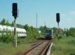 Burgenlandbahn 672 910-7  Landkreis Weienfels  als RB 25980 von Naumburg (S) Ost nach Nebra, bei der Einfahrt in Karsdorf; 13.05.2008