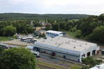 Blick von der OstseeTherme auf den Betriebshof der Usedomer Bäderbahn in Heringsdorf, am 10.08.2023. Der Bh schließt sich unmittelbar an den Bahnhof an.