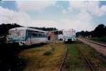 Der damalige alte Betriebshof der UBB in Heringsdorf im August 1997,mit abgestellten Ferkeltaxen.Der Lokschuppen mute einem Neubau weichen.