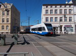 Nach der Ausfahrt aus dem Stralsunder Hbf verläuft die Strecke nach Rostock zwischen zwei Häuserlücken.So mußte auch der UBB 646 112,am 01.April 2016,nach Barth durch die Lücke.