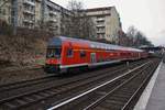 RE3 (RE3308) von Berlin Hauptbahnhof (tief) nach Stralsund Hauptbahnhof passiert am 11.3.2017 den S-Bahnhof Berlin Prenzlauer Allee in Richtung Süden.