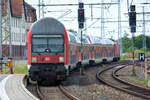 RE 3 nach Stralsund fährt an den Bahnsteig 1 in Pasewalk.