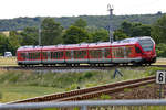 RE 9 von Sassnitz nach Lietzow in der Kurve von Mukran-Borchtitz.