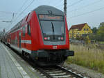 RE 5 nach Stralsund Hbf wartet am Bahnhof Demmin auf die Weiterfahrt.