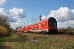 Hier ein RE3 (RE18353) von Schwedt(Oder) nach Wünsdorf-Waldstadt, am 3.4.2015 zwischen Helbigstraße und Vierradener Chaussee in Schwedt(Oder).