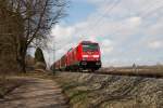 245 012-0 hat als einzige Mühldorfer 245 den Schriftzug  Südostbayernbahn  an der Lokseite stehen. Hier durchfährt sie mit einem Dosto-Zug von München nach Mühldorf am 05.04.15 gerade Poing.