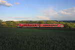 Am 16.05.2012 fährt 628/928 587 als RB Öhringen-Hessental bei Öhringen-Eckartsweiler seinem ersten Halt Neuenstein entgegen.