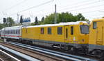 DB Systemtechnik mit dem Fahrwegmesszug GMTZ  726 101  (D-DB 99 80 9560 001-6) am Haken von DB Netz AG -Instandsetzung/Maschinenpool, Berlin mit  111 059-2  (NVR:  91 80 6111 059-2 D-DB ) und einem IC Steuerwagen Typ Bimmdzf 287.0 (D-DB 51 80 80-95 002-6) auf Messfahrt am 23.05.22 Berlin Greifswalder Str.