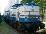 D&D Lok 1701 und 1702 warten in Bad Langensalza Ostbahnhof auf die leeren Getreidewagen.Sie sollen die leeren Wagen vom Hbf nach Ost berfhren und die beladenen wieder zum Hbf bringen.Das wird