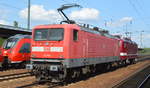 DeltaRail Doppeltraktion 243 650-9 [NVR-Nummer: 91 80 6143 650-0 D-DELTA] mit der momentan in Diensten befindlichen 112 166 (9180 6 112 166-4 D-DB) bei der Durchfahrt Bf.