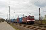 Mit einem China-Containerzug rollte 243 559 der DeltaRail am 13.04.21 durch Saarmund Richtung Schönefeld.