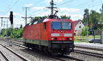 DeltaRail GmbH, Frankfurt (Oder) mit der angemieteten  143 168  (NVR-Nummer   91 80 6143 168-3 D-DB ) am 24.06.24 Höhe Bahnhof Golm (Potsdam).