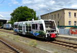 DVE 672 913 als DWE 27759 aus Wörlitz, am 22.07.2020 in Dessau Hbf.