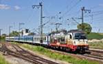 Die 183 001 fährt mit dem ALX 354 von Regensburg Hbf nach München Hbf vorüber.Bild Regensburg den 27.5.2017