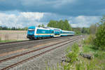 223 066 mit dem ALX 84113 von Hof Hbf nach München Hbf bei Schönfeld, 13.05.2017