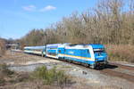 Am 20.03.2019 fährt 223 071 mit Alex von Hof nach München durch den Bahnhof Reuth (bei Erbendorf). 