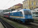 183 004 mit einem BTE Wagen am 1.4.2008 in Regensburg.