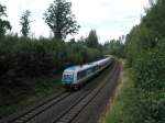 223 068 liegt mit dem Alex nach Mnchen in der Kurve bei Schnfeld,kurz vor Wiesau.Leider mit Fotowolke.08.08.08