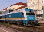 BR 183 003 von Arriva mit zwei Wagen  wartet auf den Alex 86007 von Hof nach Mnchen  am 17.10.20008 in Regensburg Hbf.