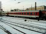 ein orientroter ALEX-Verstrkerwagen. 01.03.05, Mnchen HBF