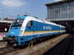 183 004 wartet im Mnchner-Hbf auf Gleis26 auf die Abfahrt als ALX84112 nach Regensburg-Hbf;110513