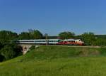 183 001 mit einem ALX nach Mnchen Hbf am 18.05.2013 bei Artlkofen.