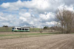 VT 34 der Vogtlandbahn als Oberpfalzbahn-Ersatz als OPB 20881 von Oberkotzau nach Marktredwitz bei Wurlitz, 13.04.2018