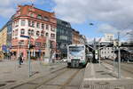 Am 03.04.2023 wartet der Vogtlandbahn DLB VT 565 (95 80 0650 565-4 D-DLB) in Zwickau Zentrum auf die Abfahrt als VBG 81363 nach Falkenstein (Vogtl).